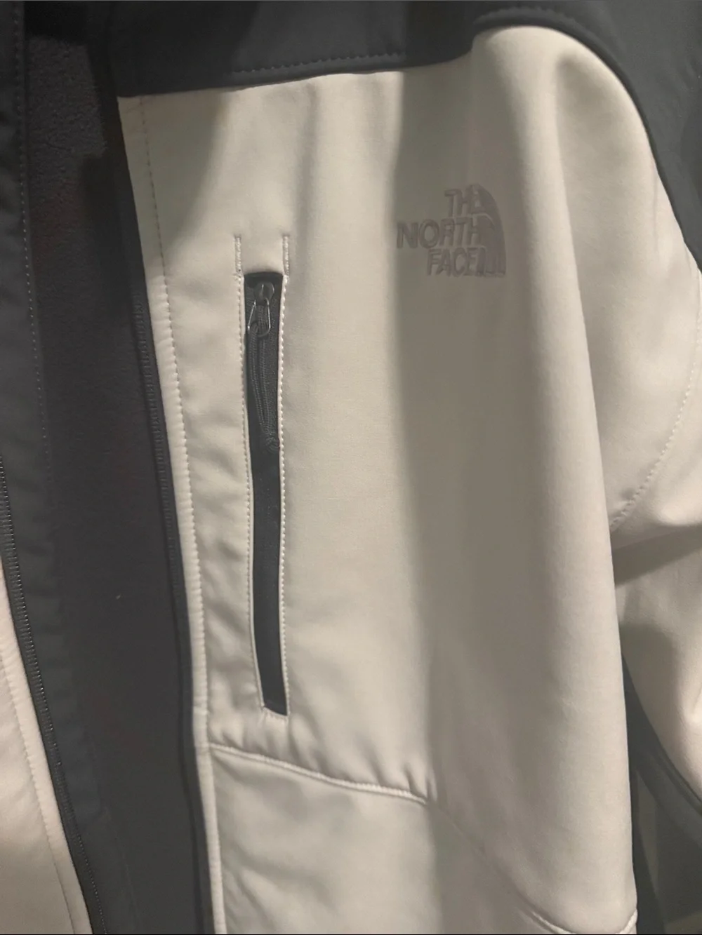 The North Face Men's Two-Tone Softshell Jacket - Gray & Cream